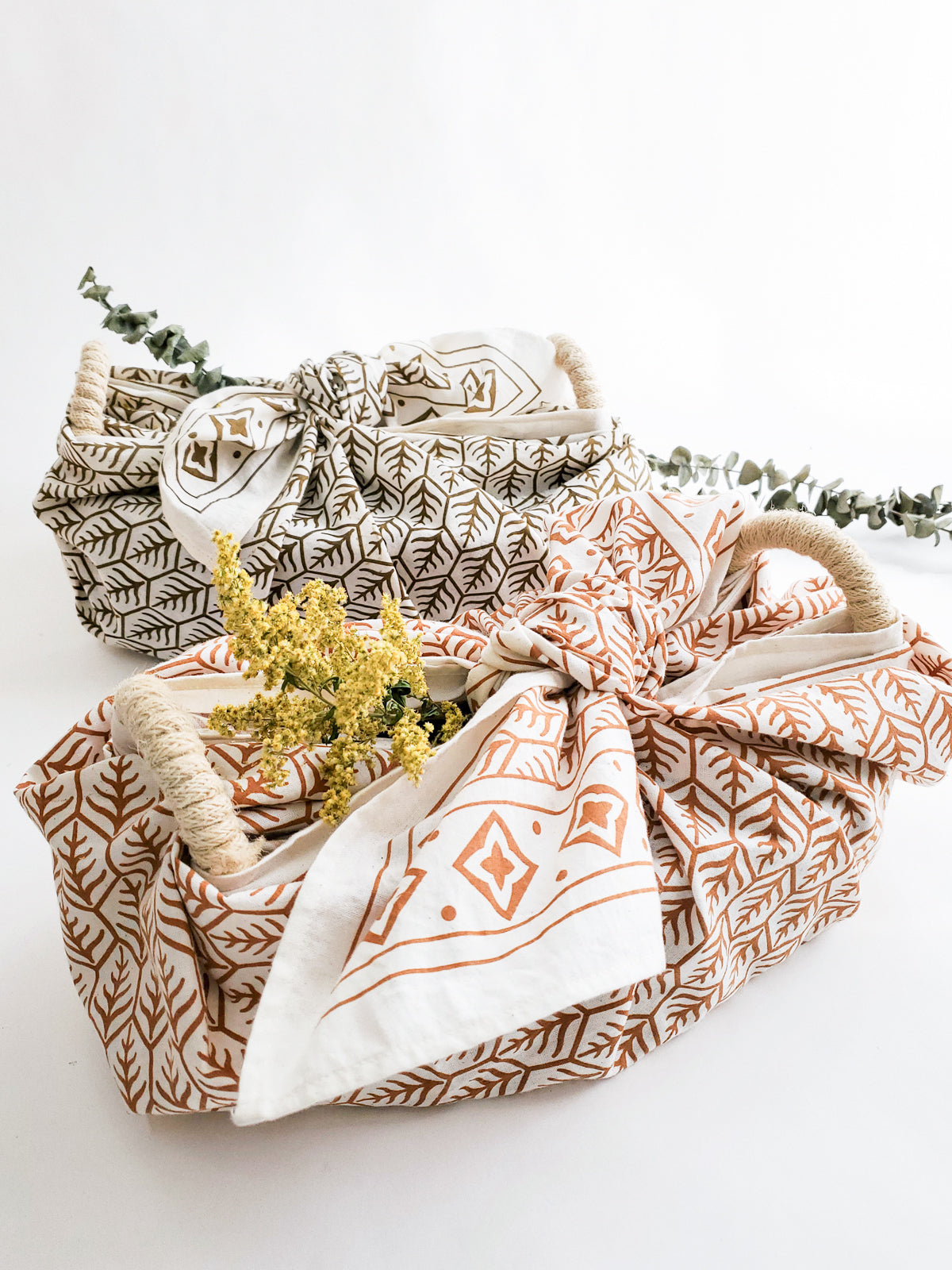 Terracotta Bread Warmer & Basket Gift Set with Tea Towel - Flower