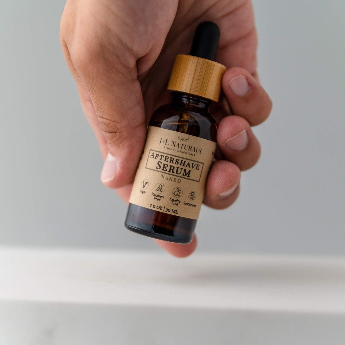 Natural Smoothing and Hydrating Aftershave Serum