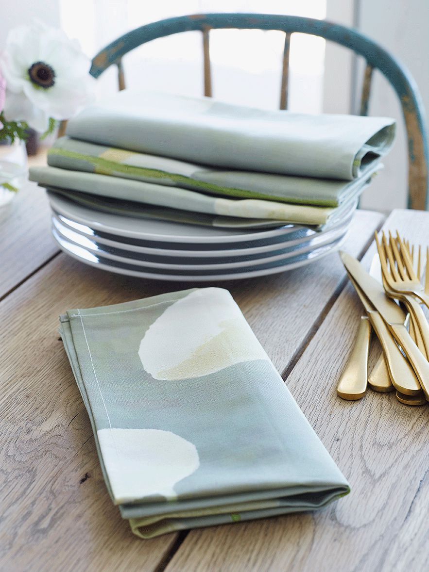 Cotton Table Napkin Set: Cream Flowers on Mist